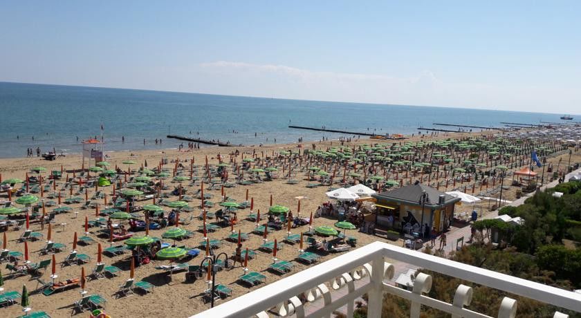 Hotel Bellariva Лидо ди Йезоло Екстериор снимка